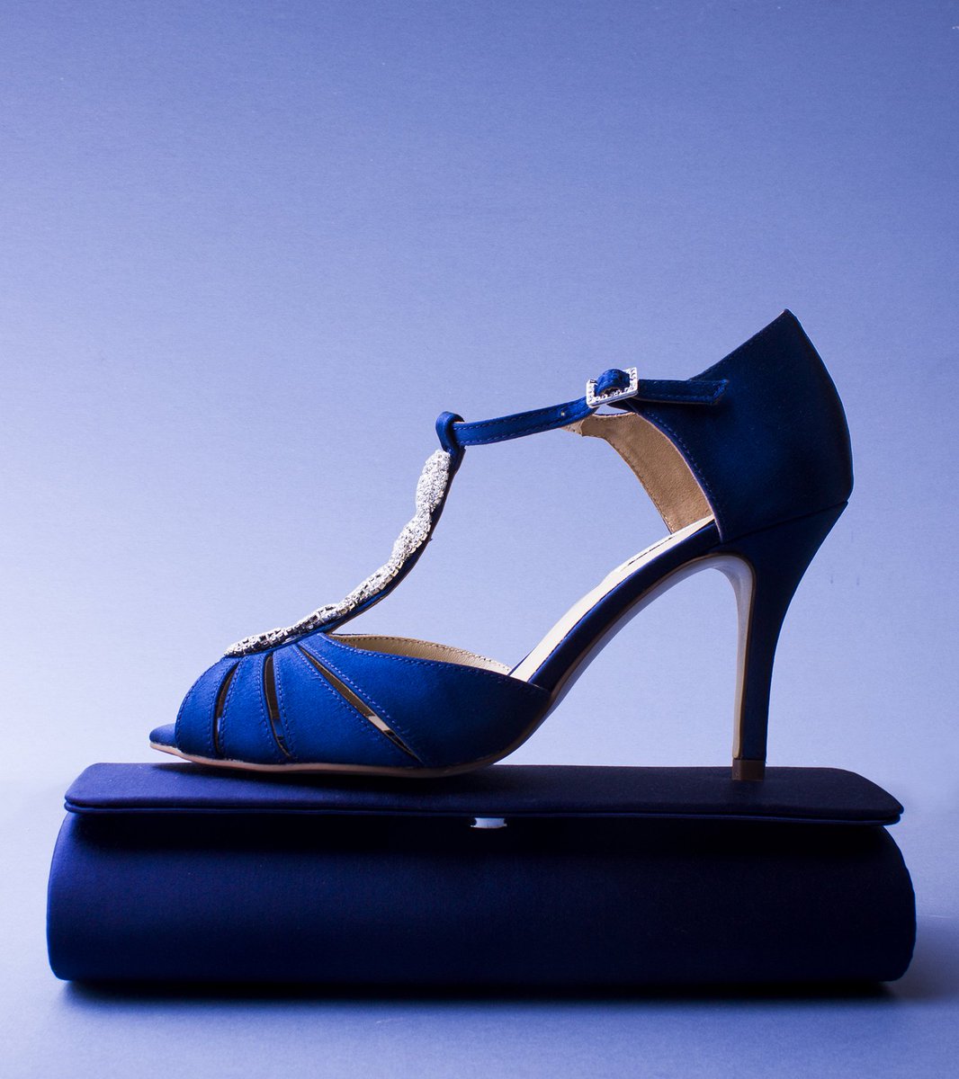 BenjaminAdamsLN's tweet photo. It may be cold outside, but that's no excuse! Be brave in navy with #Matilda and our #Shadow clutch #BenjaminAdams https://t.co/rILZxdkc7H