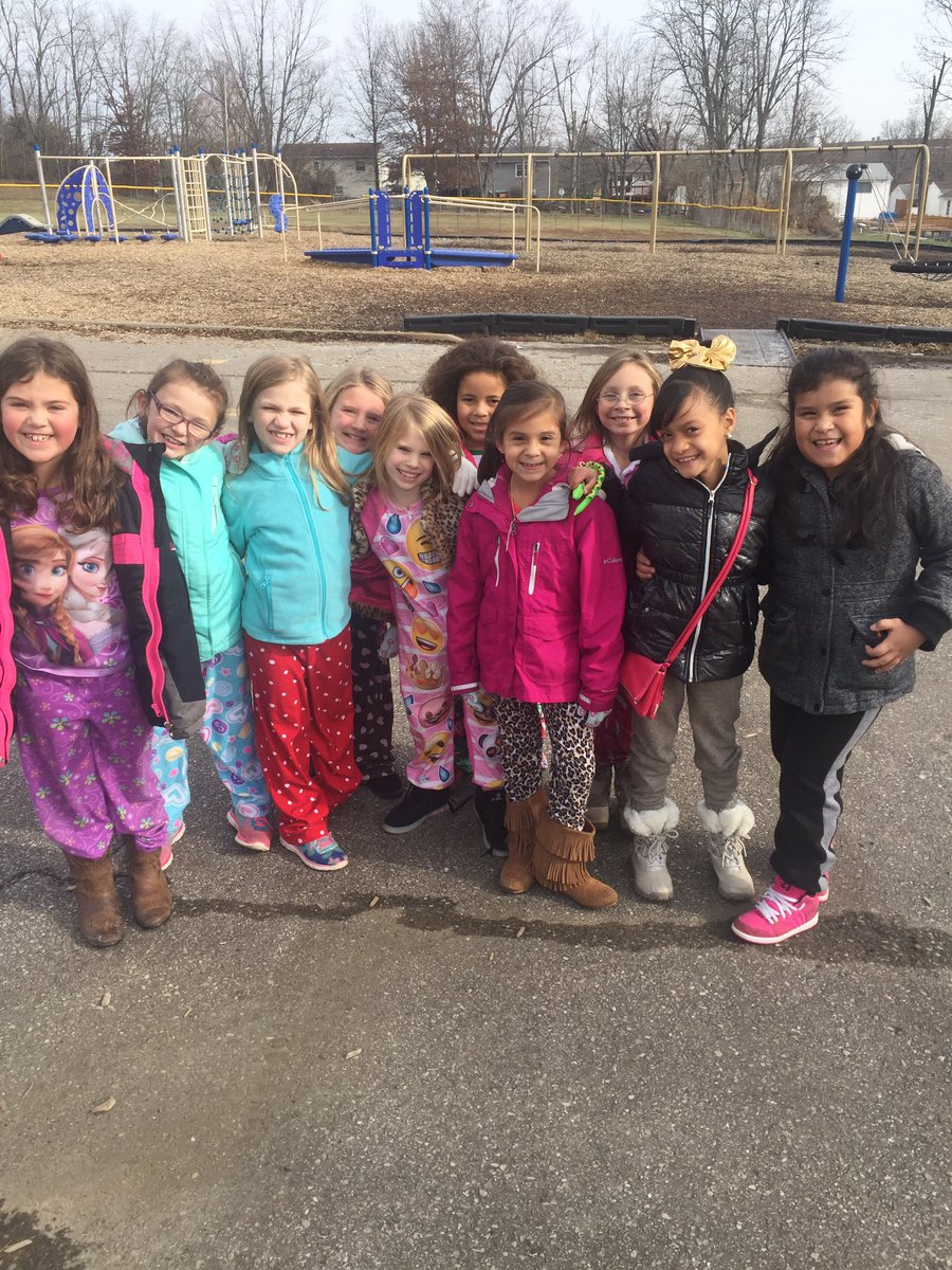 henry_1stgrade's tweet photo. Happy New Year from all of the kids in room 212! @collinscomets #cesoars #weareboonecounty #collinscomets https://t.co/tDAvc8aJK2