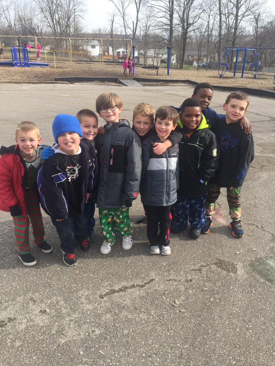henry_1stgrade's tweet photo. Happy New Year from all of the kids in room 212! @collinscomets #cesoars #weareboonecounty #collinscomets https://t.co/tDAvc8aJK2