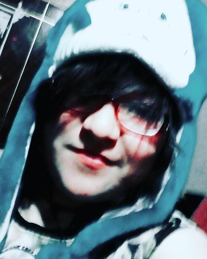 MeriShadow's tweet image. No importa cuán roto estés... Siempre sonríe!!!