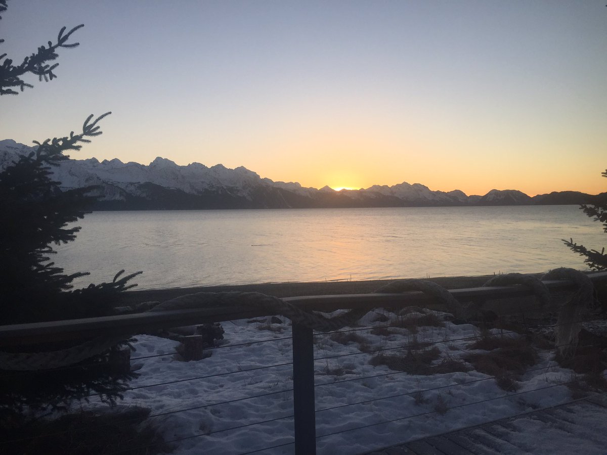 Megan_J_Webb's tweet image. Beautiful sunrise in #Seward this morning
