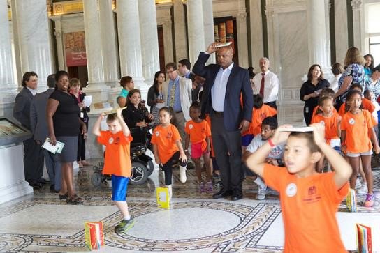 Let’s Read! #LetsMove combines reading with fun movement activities for kids: go.wh.gov/V64Nsd @USEdGov