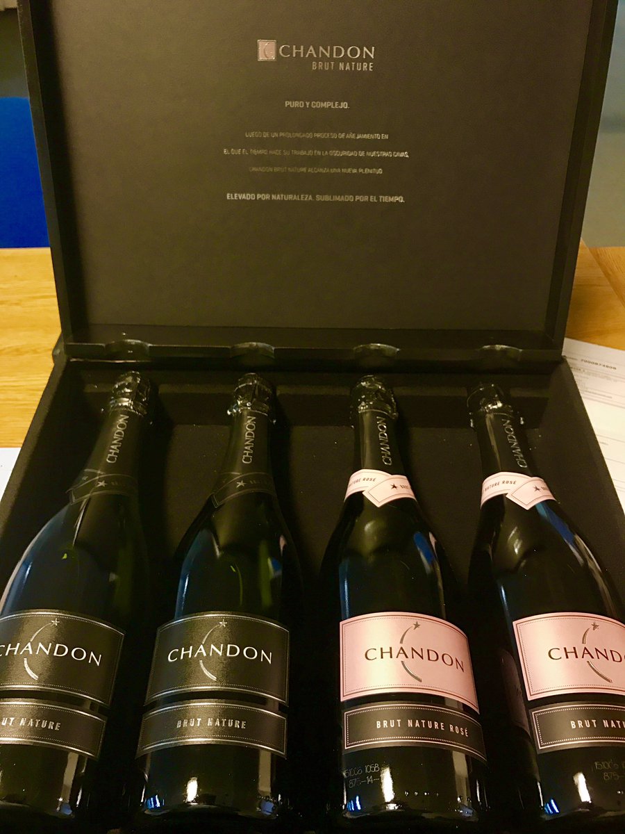WineMDQ's tweet image. Hermoso presente de Moët Hennessy Arg muchas gracias !!!! 🍾🍾 @FeedbackPR @Cynballester @smsanfer @ChandonARG #ToyFeliz