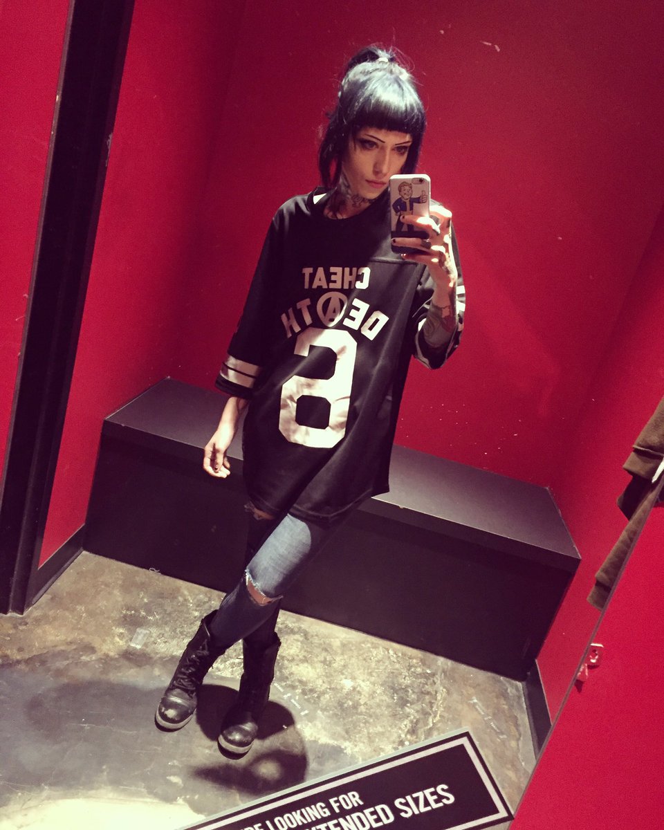 SwtHeartHarley's tweet image. jersey from @ironfistclothng #cheatdeath and jeans/ boots from the glorious @HotTopic