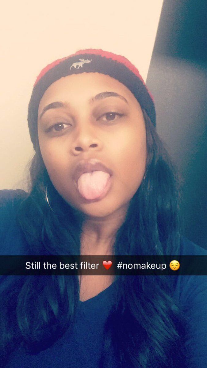 _deeasley's tweet photo. add me on Snapchat: ilove_dee https://t.co/sIVDI6v7Mx