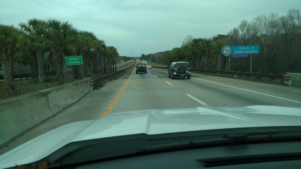 SouthernPigskin's tweet photo. I95 N traffic going to Hilton Head. We have us a traffic jam no sweat listening to @ESPNCoastal FM 104.3 #WSEG https://t.co/uHOQbIbnM3