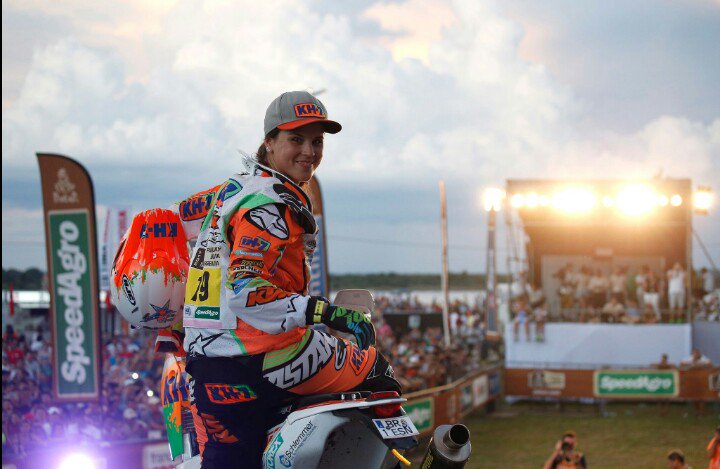 El camino es largo el objetivo uno solo vamos campeona mañana a seguir Gass super <a href="/LaiaSanz_/">Laia Sanz</a>