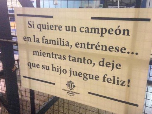 Si quiere un campeón en la familia, entrénese..mientras tanto, deje que su hijo juegue feliz #aprendizaje #formacion