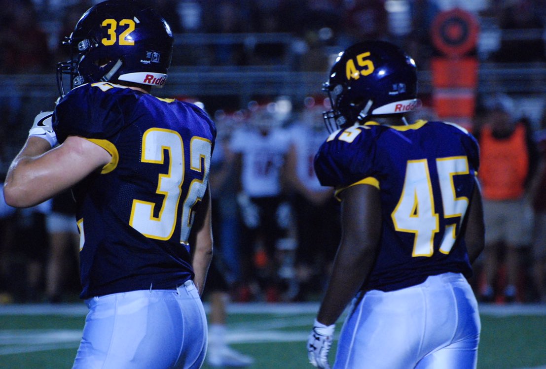 goose_32's tweet photo. Happy birthday brown sugar @Augustus_G_ It's been a pleasure ballin with you these past three years. Hope its a good one bro #PrickSquad 🖕🏻🏈 https://t.co/fzEfdJqvoI