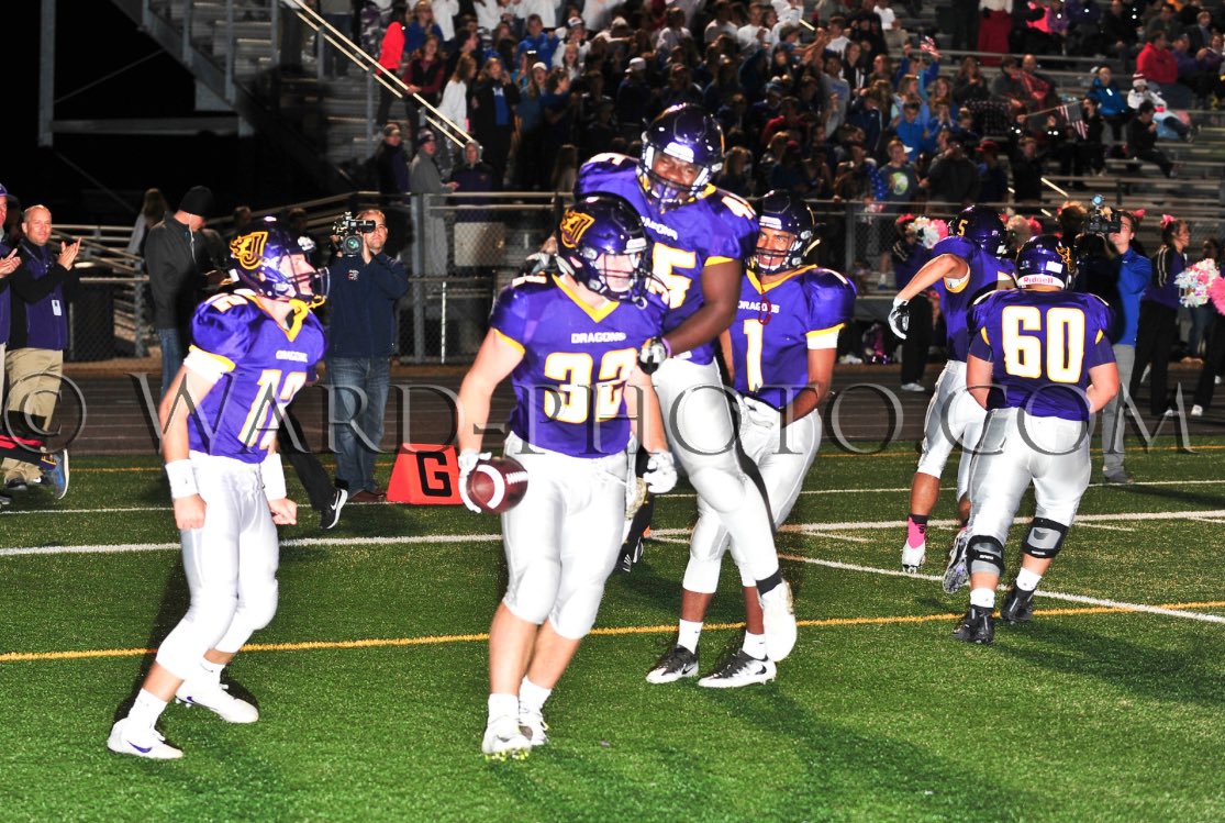 goose_32's tweet photo. Happy birthday brown sugar @Augustus_G_ It's been a pleasure ballin with you these past three years. Hope its a good one bro #PrickSquad 🖕🏻🏈 https://t.co/fzEfdJqvoI