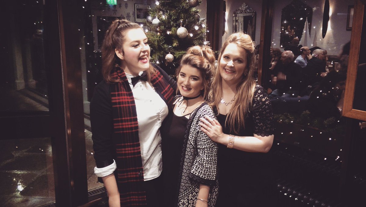 BoardwalkBelles's tweet photo. We had such a great time supporting The Maverick Rejects on NYE! Hope everyone has an AMAZING 2017!!! Happy New Year!!! ❤🍸🎉🎊🎸 https://t.co/2zRHYzWpzx