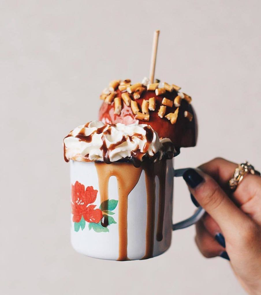 socialagencytx's tweet photo. @damnsugarplease we'll have one 🙋🏻 #sweettooth #dessert #wellbranded #nononsensefood https://t.co/hs5y3LU7ux https://t.co/n8YxdwY7KD