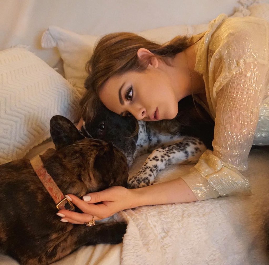 LizGJapan's tweet photo. ✨new photo✨

新年を@MattBennett と愛犬とともに迎えたようですね💓 https://t.co/IHWPYOQ8E5