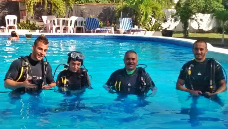 Divewithruben's tweet image. Francisco, Anna &amp;amp; Frank, thanks for choosing us!
#DivewithRuben
#HowDeepCanYouGo