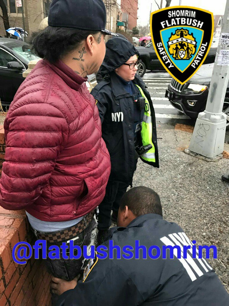 SafetyFirstNYC's tweet photo. Photos, @FlatbushShomrim (FSSP) had two under arrest yesterday for a robbery 10-30 at knife point. Great Job! #61PCT https://t.co/yTz0RI0suo