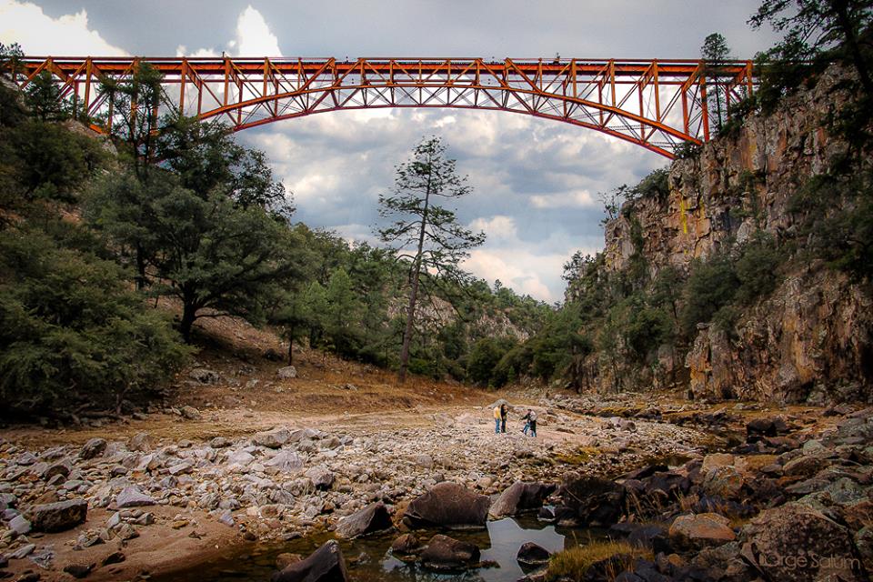 TurismoDurango's tweet photo. Paisajes únicos que puedes encontrar a tan solo 40 minutos de la ciudad, puente de Otinapa, sello duranguense. https://t.co/BkulOSvV8r