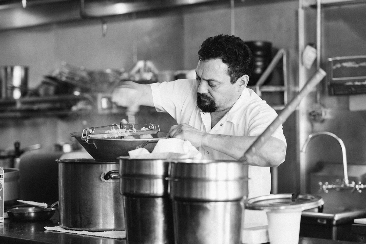 Bronco tiene mucho anos en la cocina de Blue Plate ow.ly/eiIJ307xXNP