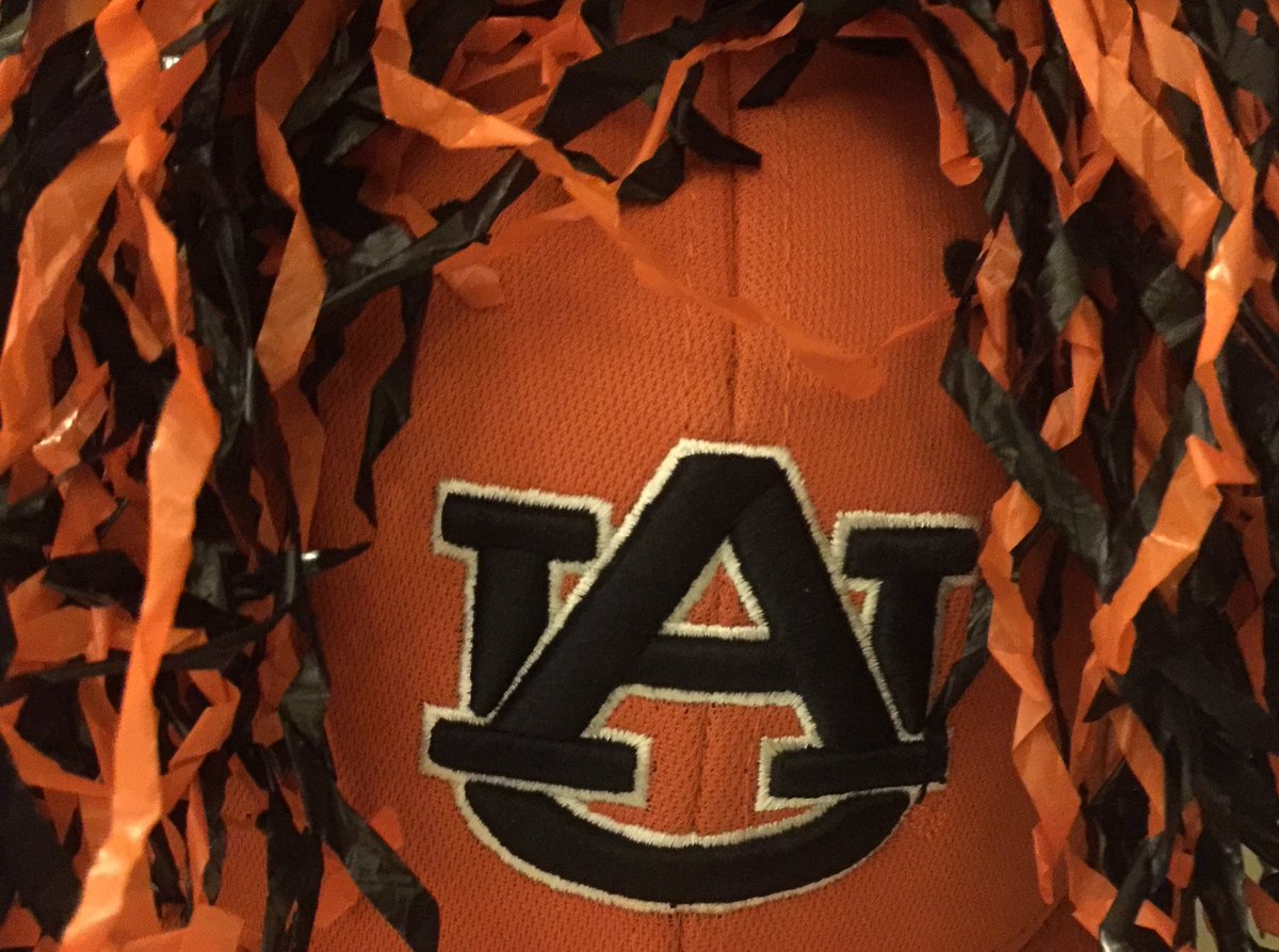 TwinkleforAL's tweet photo. Fun memories from the #SugarBowl #RunBoRun & #Auburn'sGotALawyer #SugarBowl2017 #WarEagle https://t.co/cwZyk7yy2J