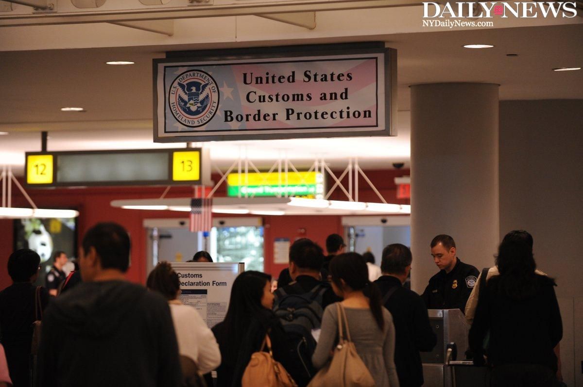 Resultado de imagen para Computer outage disrupts customs at US airports