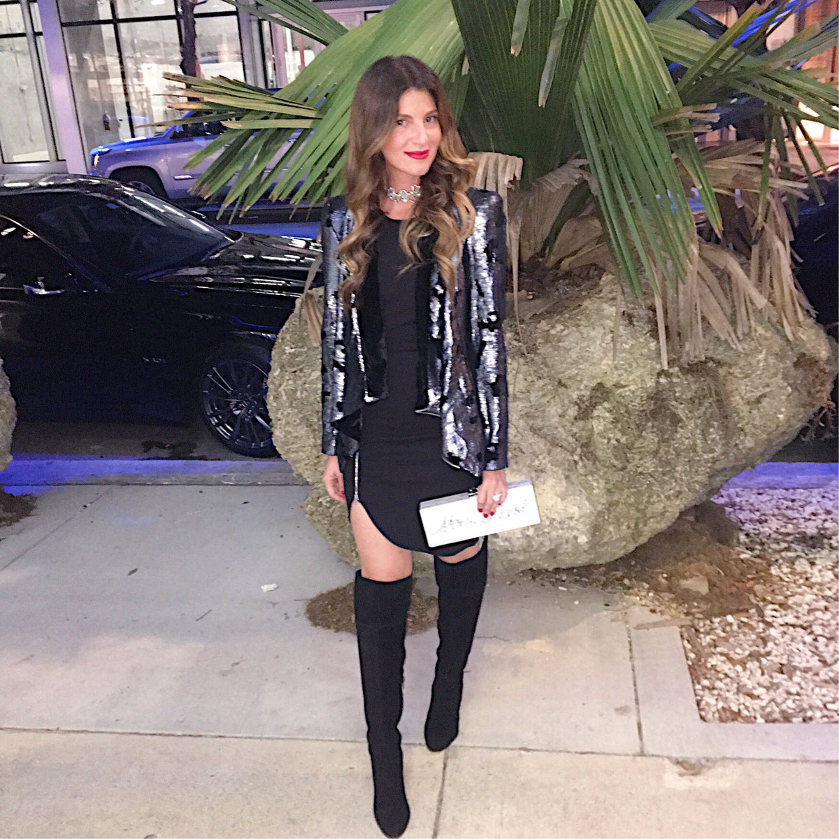 OnTheDLStyle's tweet photo. 👋🏼 2016 hello 2 0 1 7 ✨wishing everyone a healthy &amp; happy new year!! https://t.co/PVpcgB08PY @liketoknow.it #liketkit #baublebar #ootn https://t.co/xVlW4rou33
