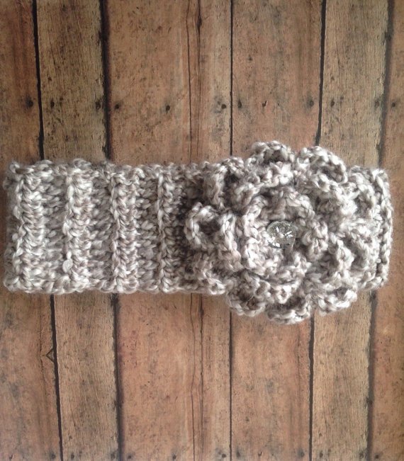 miss_squirrels's tweet image. Flowered Adjustable Ear Warmer #winter #staywarm #cold #snow #shopsmall etsy.com/listing/262170…