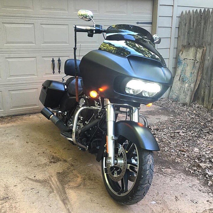 memshades's tweet photo. @slobberjaws's #2WheelTherapy! #RoadGlide #SpoilerWindshield #RoadGlideNation #FLTRX #FLTR https://t.co/ZHFr1XT9FV