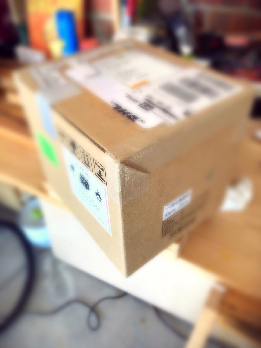 keranm's tweet photo. Ohh a box arrived #theFutureOfPossible :) https://t.co/yMqpCag2Im