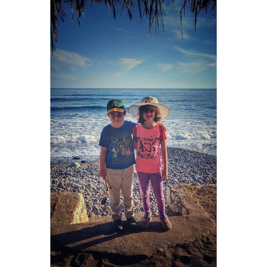 Plucky_Blurb's tweet photo. Pink and blue...#surfsup #km59 #elsalvador #oceanscape #kids #vacation #hermanos https://t.co/J3diTy3wR2 https://t.co/QWUJcmpMfO