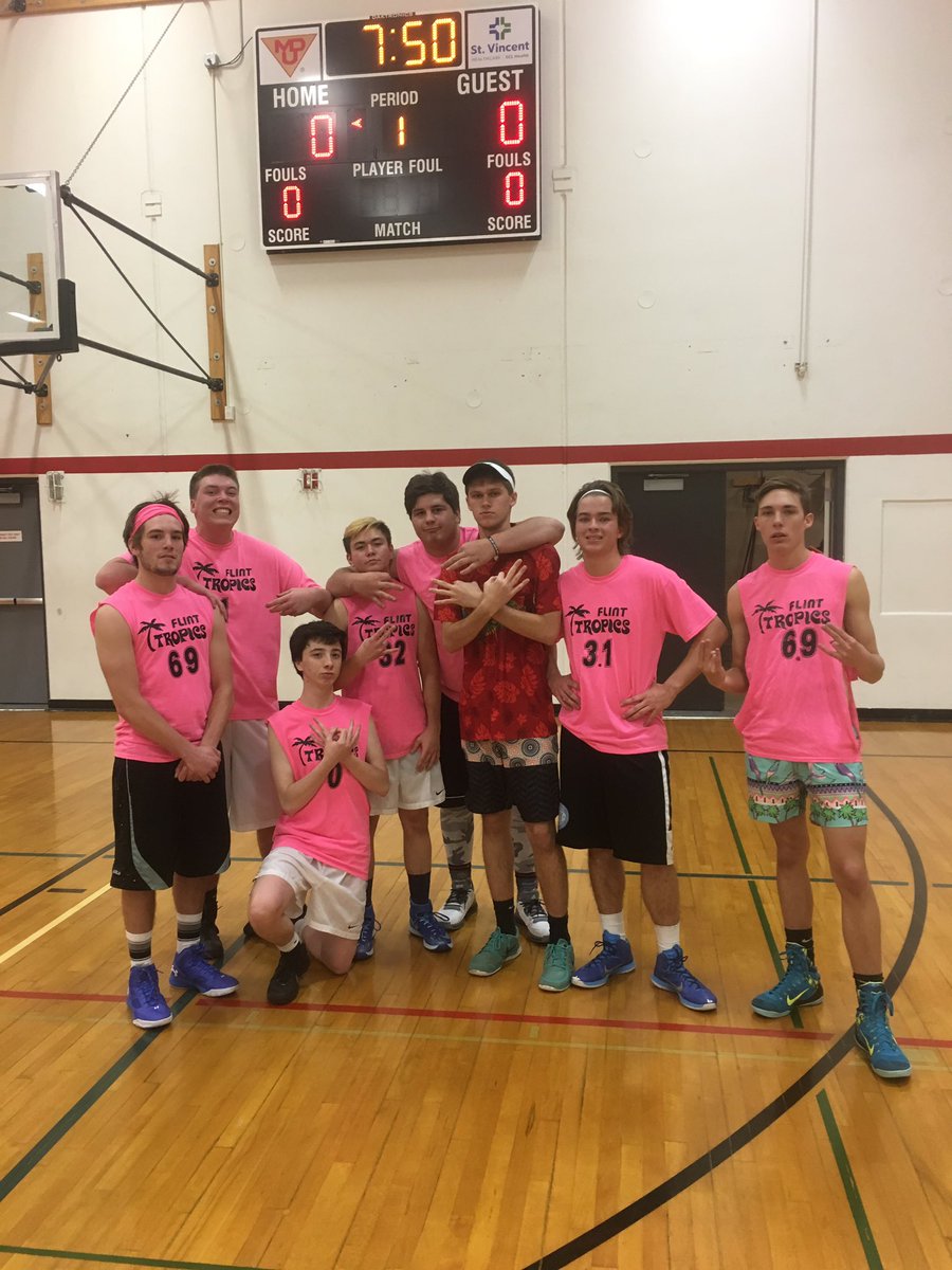 TropicsBilling's tweet photo. Easy W for the boys tonight 41-21 they reset the score board as we took the pic :/ https://t.co/m2BVEsr1c3