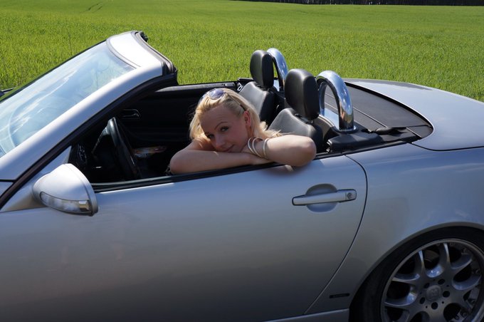 from Me! Section 4#5
My Favorite Dream Car: 1957 Mercedes-Benz 190SL
My Favorite Shoes: High Heeled Pumps