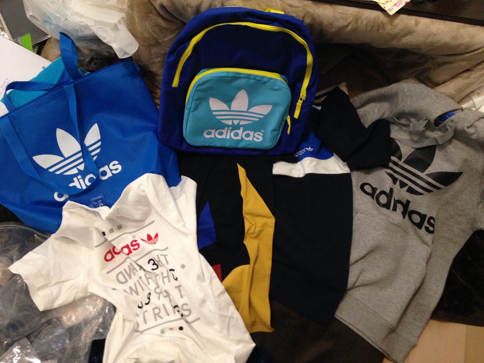 ゼロ 今年のアディダス福袋 んー当たりもはずれもある感じですな 班長買ってきて頂き有難うございます T Co 4nfraxypjp Twitter