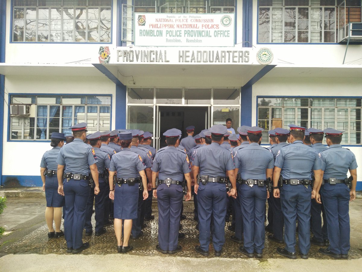 ROMBLONppopcrb's tweet photo. Courtesy call of Newly-assigned personnel at Romblon PPO from RPSB 4B https://t.co/nuiYGhrsHe