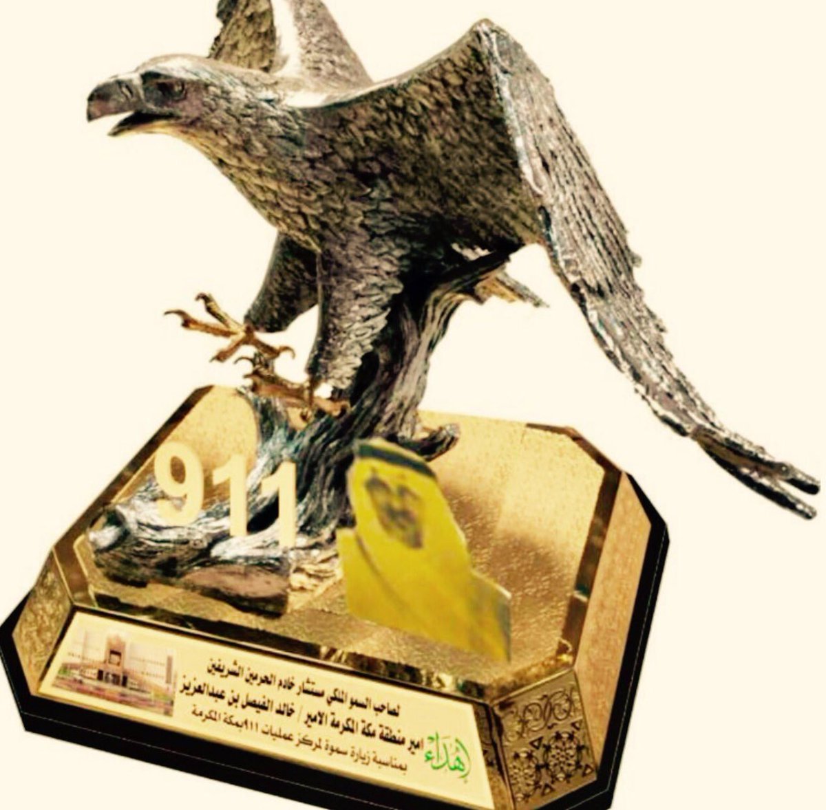 #دروع #تذكارية #هدايا #الرياض
دروع للمناسبات الرسمية لتكريم طالب أو طالبة، لتكريم موظف أو موظفة، لتكريم مديرك أو مديرتك فقط أطلب ونحن نصل