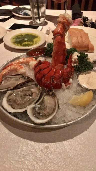 and he knows how to feed me 😋😍 https://t.co/IAO6gCUGVF