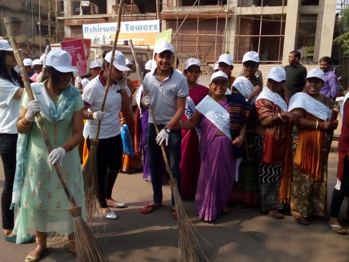 'Swachhata Abhiyan-Ek Jan Andolon' organized by DMC.Citizens contributed their valuable time to build <a href="/SwachhDhanbad/">Swachh Dhanbad</a> #MyCleanIndia