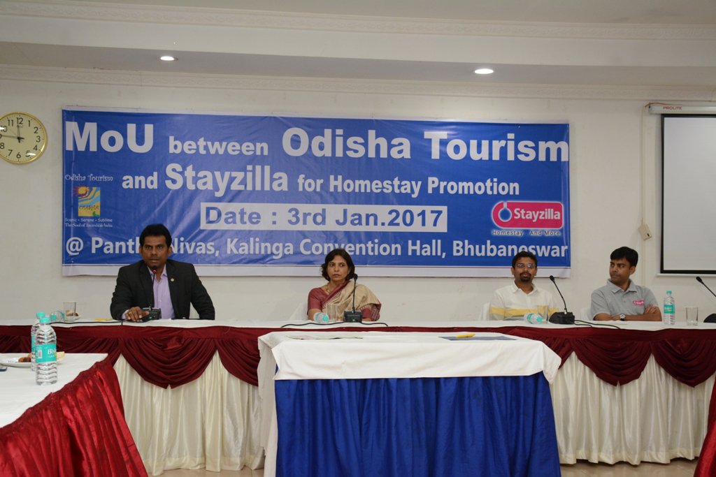 odisha_tourism's tweet photo. Signing of MoU between @odisha_tourism and @Stayzilla on 03.01.2017 https://t.co/zkmALNVQWs