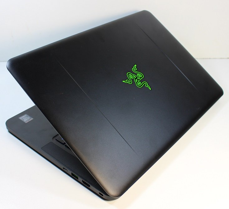 cowcotland's tweet photo. A la découverte du #PCportablegamer #RazerBlade (i7-6700HQ / GTX 1060) https://t.co/3x4jqR6V1K https://t.co/NjuN8Qbnez