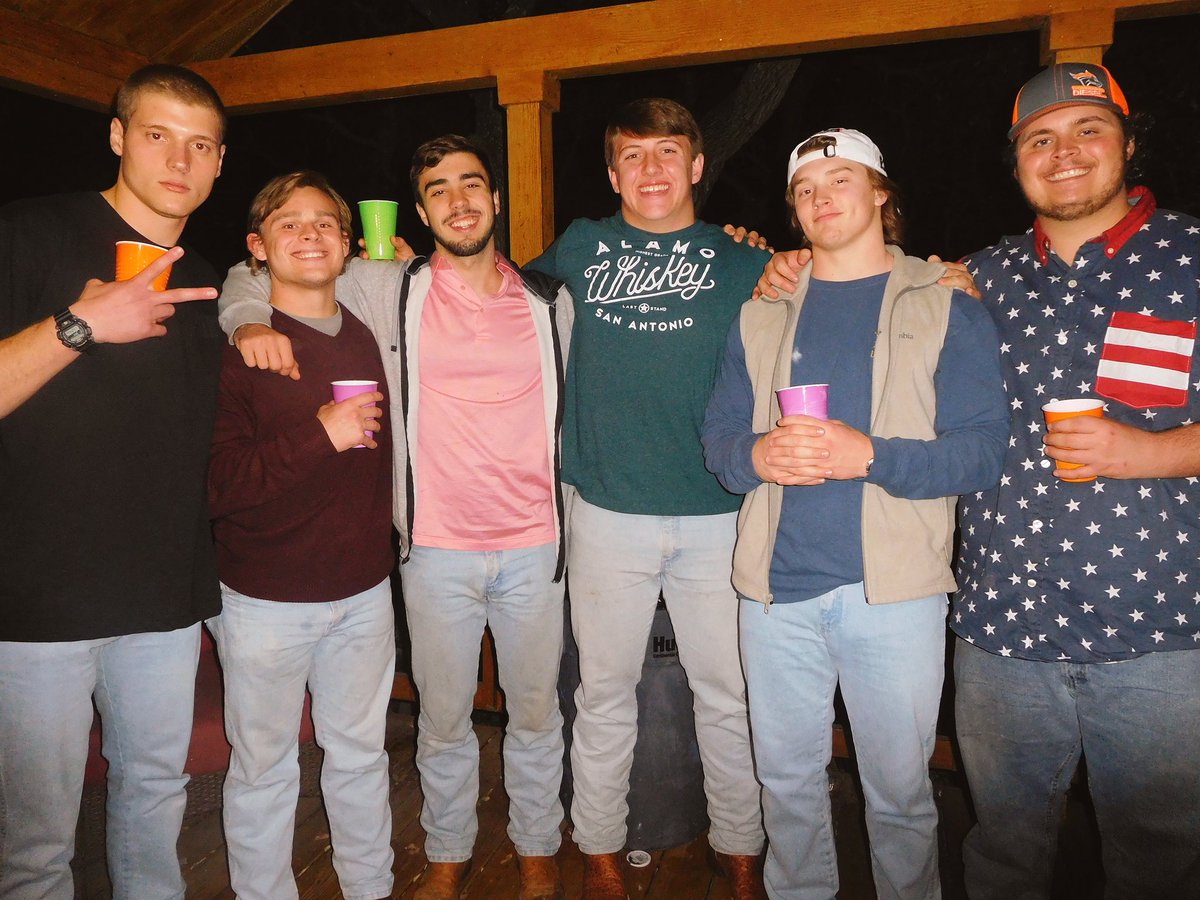 DakotaSCahill's tweet photo. good friends make better times, good times make better friends https://t.co/4Hftflq7vP