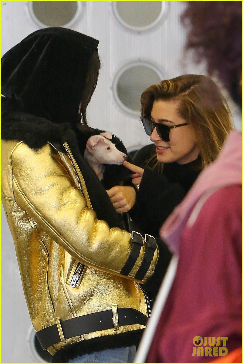 Ri On Twitter Hailey Baldwin Was Wearing Blanc Eclare