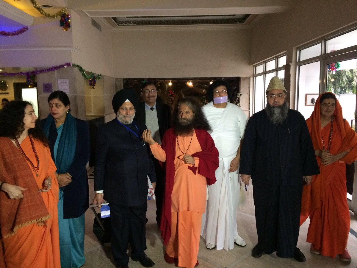 UNICEFIndia's tweet image. Faith leaders from the Global Inter Faith @wash_alliance arrive at #PrakashParv with messages on #ToiletsforProgress