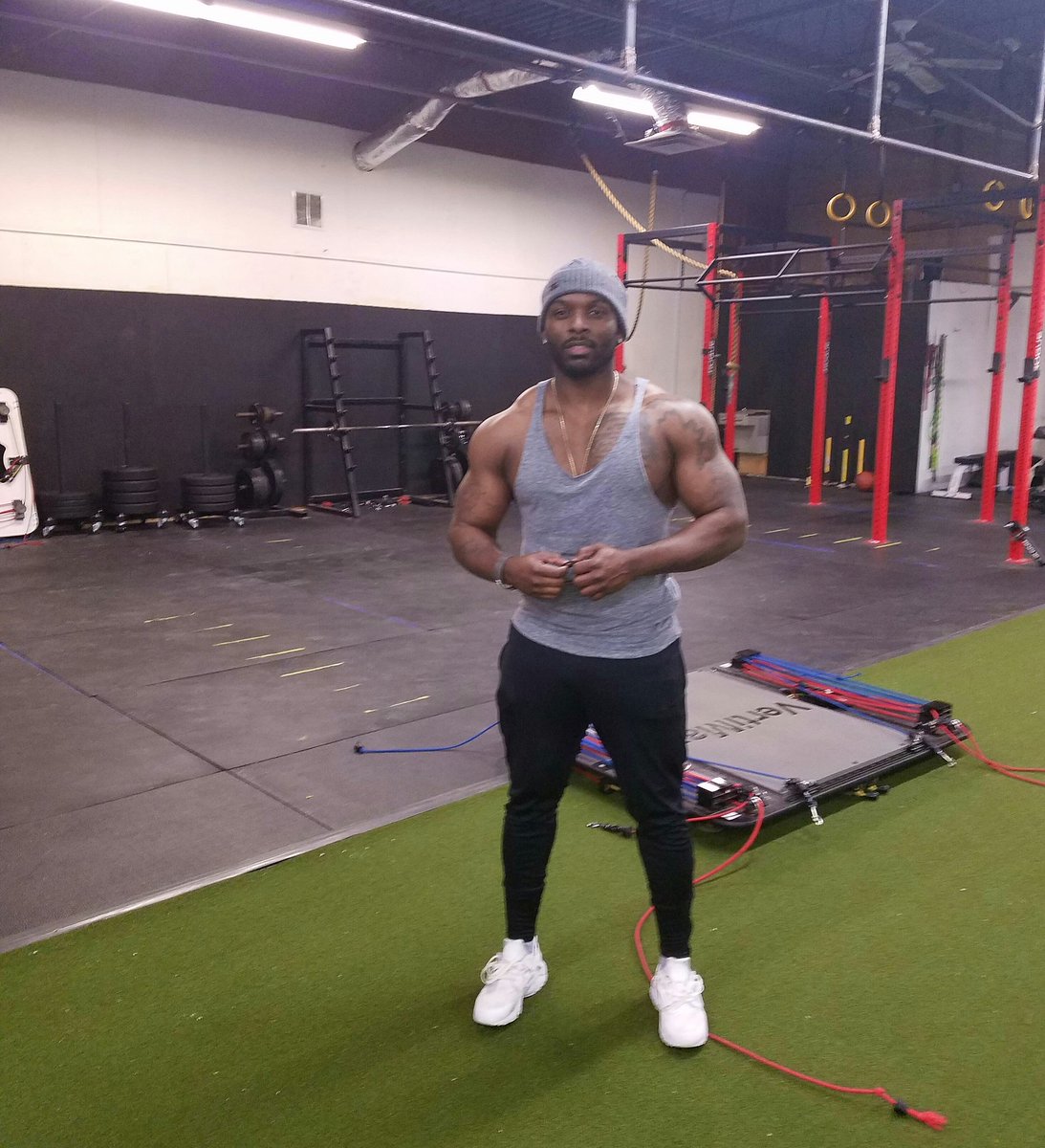 ELITENATIONGYM's tweet photo. Co-owner and Head Trainer of The Elite Nation flexing after a crazy shoulder workout! #bodybybay #theelitenation #ItrainthereforeIam #fitspo https://t.co/uy6F0NdqHY