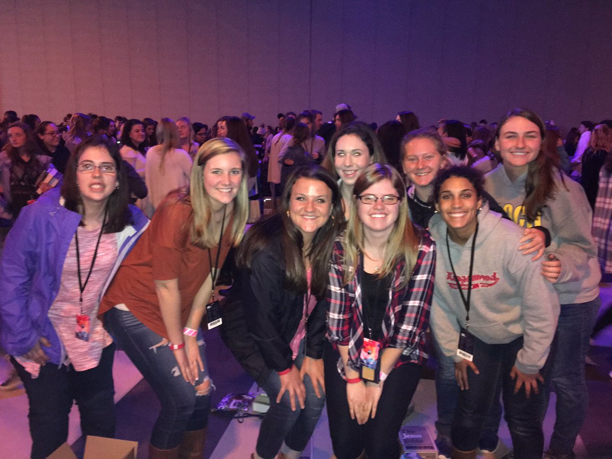 shay_lee91's tweet photo. @passion268 #passion17 #srirachacha https://t.co/vMcqOZG1hi