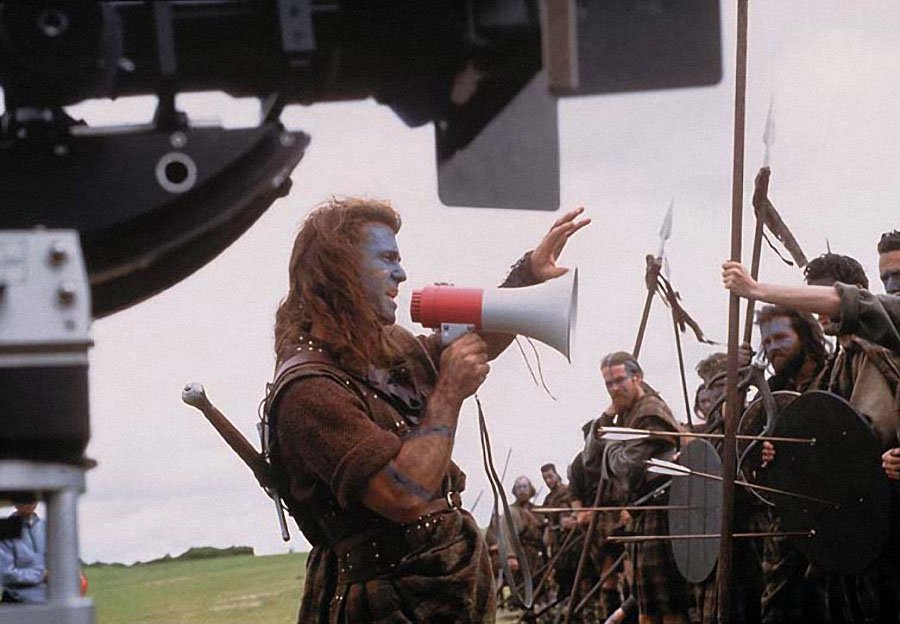 Happy birthday to Mel Gibson, seen here as William Wallace directing \Braveheart\ (1995): 