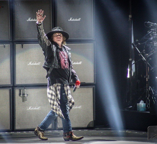 AxlBartekFans's tweet photo. don't look back.  Happy 2017. #Axl #Bartek https://t.co/dnFjpnzT5Y