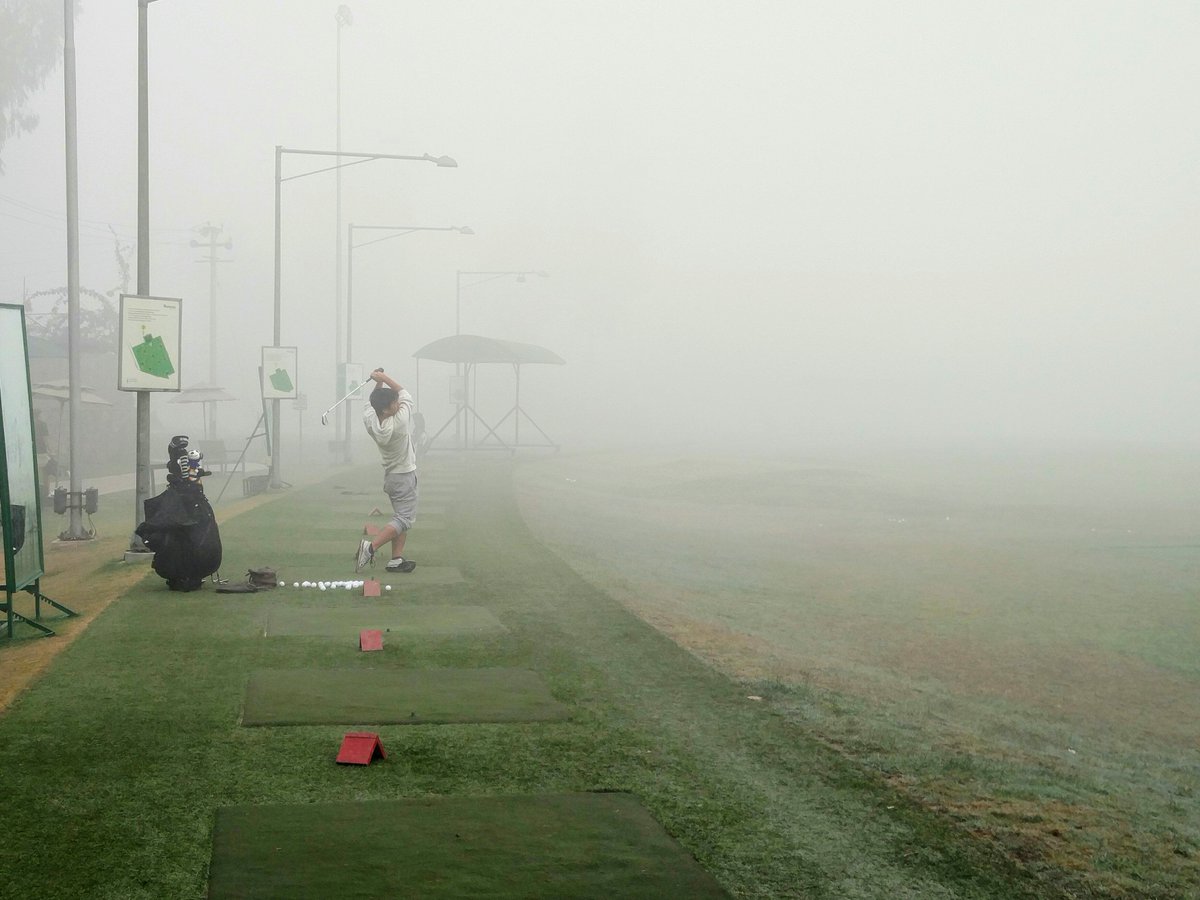 HamoniGolf's tweet photo. You've got to practice when you've got to practice!
#WorkHard #HGC #India #fog #Gurgaon #Golf #Noexcuses #Golfisforme https://t.co/Vm4b6rrwAL