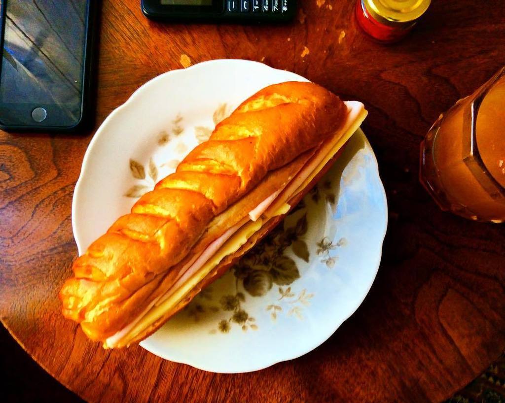 Naisenya's tweet photo. Breakfast with @kerichogold. 🥖🥖🥖🥖🥖🧀🧀🧀🧀🧀🍗🍗🍗🍗🍗🌶🌶🌶🌶🌶
#ChickenPolony #Cheddar #Sweet #RedChill… https://t.co/puUYvimQpO https://t.co/FrqkD2psTC