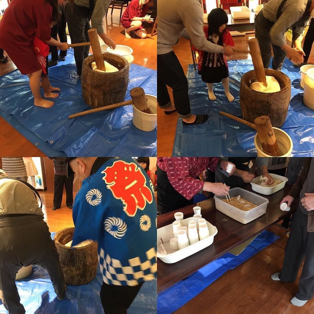 yurazofamily's tweet photo. 昨日は恒例になりました餅つき大会がありました。餅つき体験や、無料でつきたての餅を配らせて頂きました。今年も湯来楽とのお付き合いを長〜くして頂ければと思います。
#天然温泉 
#ゆら… https://t.co/vHzNslUAq3 https://t.co/TzABB3UvM1