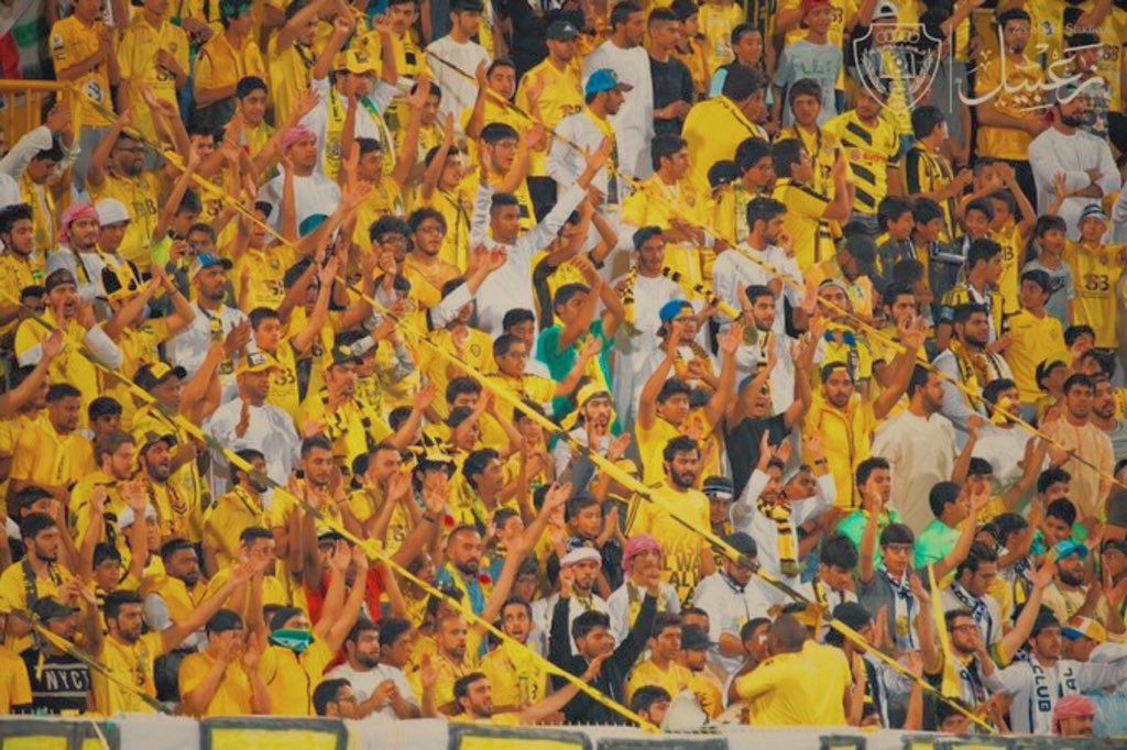 alwaslscdesign's tweet photo. على طاري الحب...
بكرة حبنآ ومعشوقنآ #الوصل 💛🖤
#الكاس_مشتاق_لزعبيل 🏆✨ https://t.co/Bh2GGG1kBe