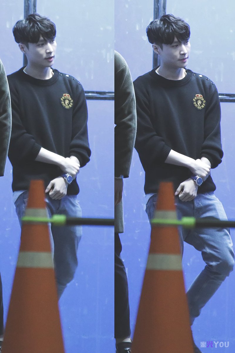 knockknock0408's tweet photo. [HQ] 161113 LAY cr.x蜜兴YOU
https://t.co/j8IjdrO3GU https://t.co/Xa14AdvrAq