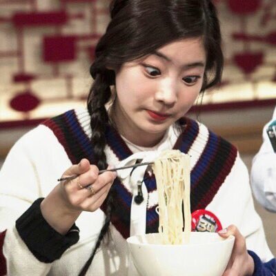 dahyunsck's tweet photo. @dahyunsck food is love food is life https://t.co/RiIEEiuf5o